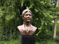 Новый памятник Надежде Курченко установили в Сухуме